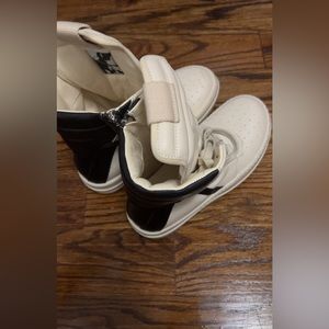 Kids Rick Owens once twice. I’m great condition! Size 33